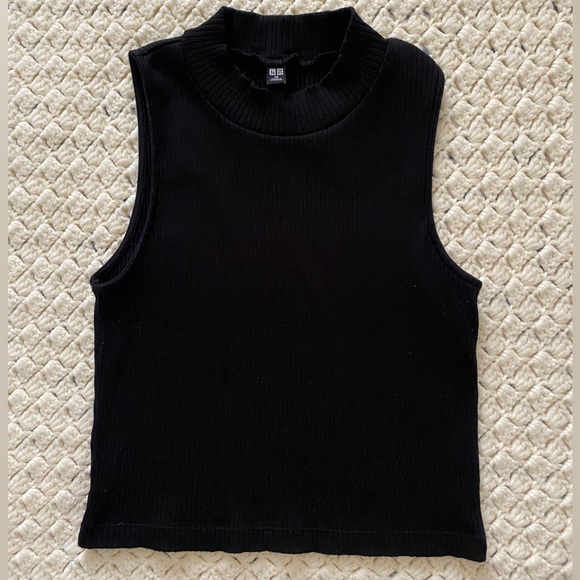 🔺UNIQLO CROP TOP RIBBED SLEEVELESS/ BLACK / XS 🖤 - Picture 2 of 7